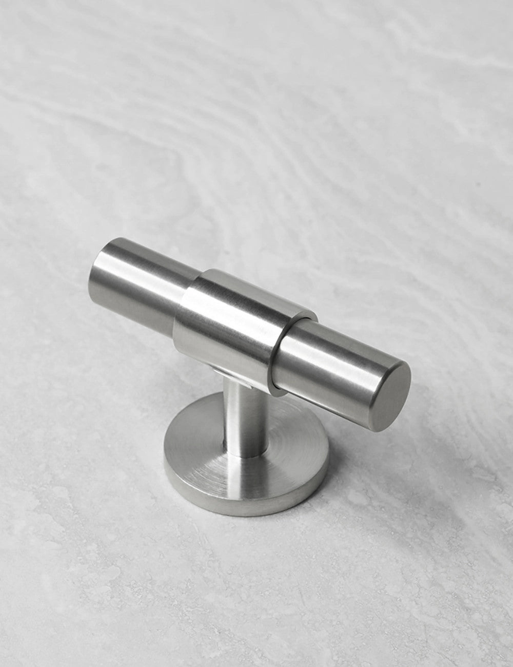 Satin Nickel. Luxury kitchen hardware made of solid brass by BRANDT Collective.