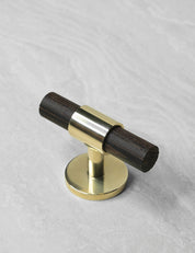 SIGNATURE 30 T-bar 60 mm in Polished Brass/Wenge. Luxury kitchen hardware made of solid brass by BRANDT Collective.