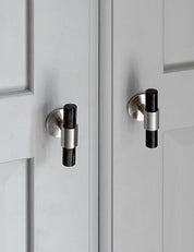 SIGNATURE 30 T-bar 60 mm in Satin Nickel/Black Horn. Luxury kitchen hardware made of solid brass by BRANDT Collective.