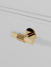 SIGNATURE 30 T-bar 60 mm in Polished Brass/Oak. Luxury kitchen hardware made of solid brass by BRANDT Collective.