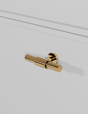 SIGNATURE slim T-bar 54 mm in Polished Brass/Polished Brass. Modern kitchen hardware made of solid brass by BRANDT Collective.