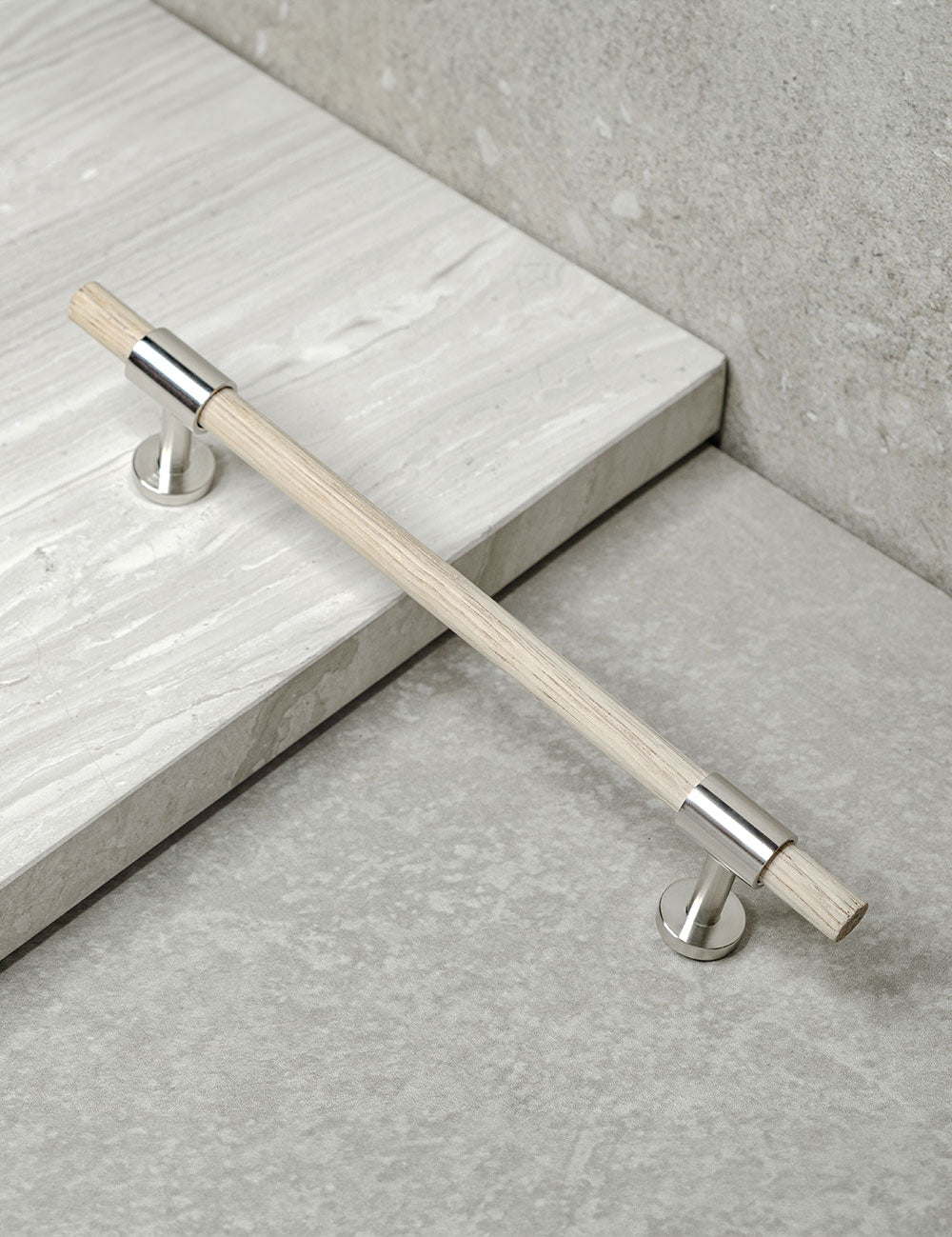  Oak. Modern luxury cabinet hardware made of solid brass by BRANDT Copenhagen.