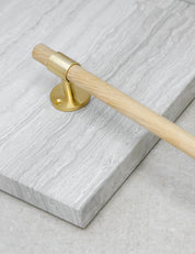 SIGNATURE 30 Tea towel bar 450 mm in Brushed Brass/Oak. Luxury kitchen hardware made of solid brass by BRANDT Collective. 