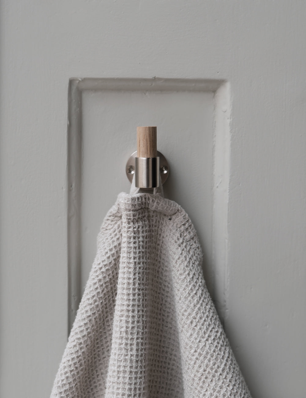 Signature_Hook_Polished_Brass___Oak01.jpg