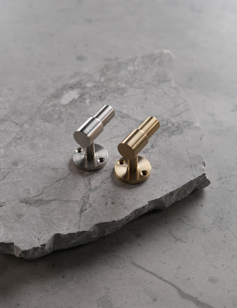 Signature_Hooks_Satin_Brass_Satin_Nickel_06353cae-c44e-4bcd-9dfd-e55ce263f7de.jpg