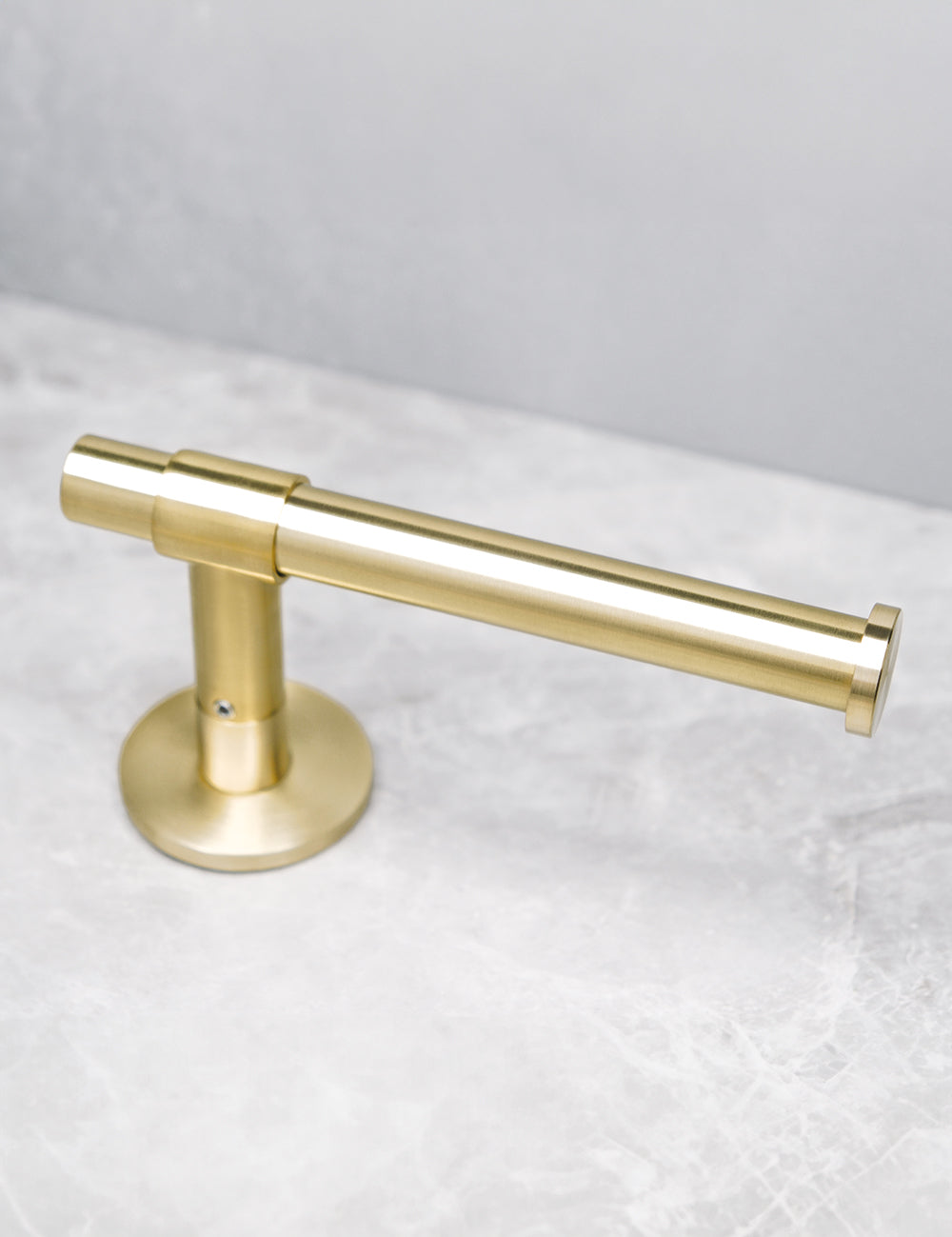 SIGNATURE toilet roll holder in Brushed Brass. Luxury bathroom hardware made of solid brass by BRANDT Collective.