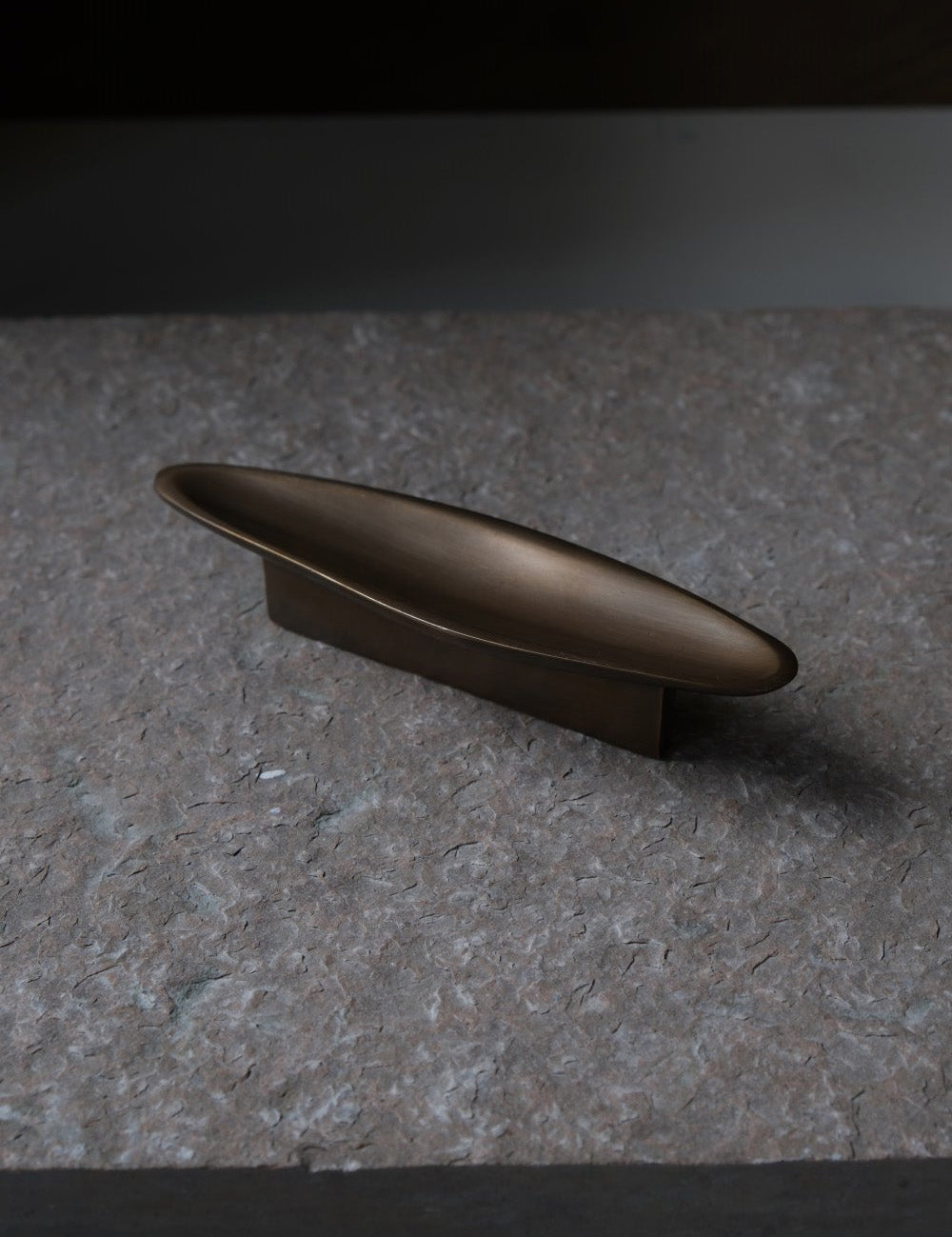 VALE pull bar 150 mm in burnished brass made of solid brass and designed by Julie Brandt for BRANDT Collective