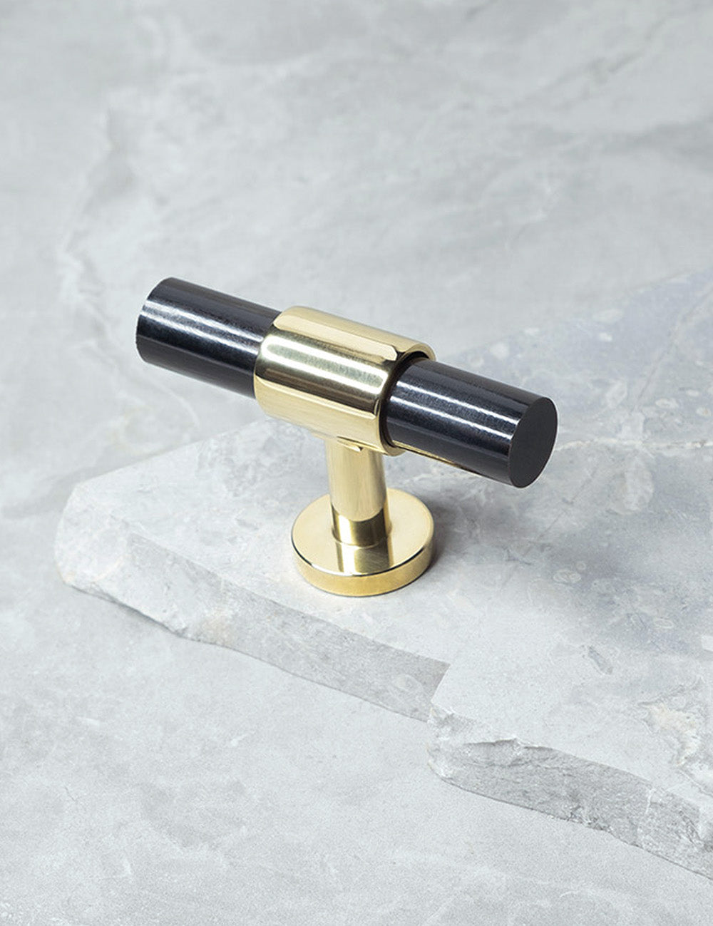 SIGNATURE 20 - T-bar handle 60 mm - Polished Brass / Black Horn by BRANDT Copenhagen 