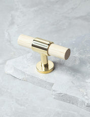 SIGNATURE 20 - T-bar handle 60 mm - Polished Brass / Oak by BRANDT Copenhagen