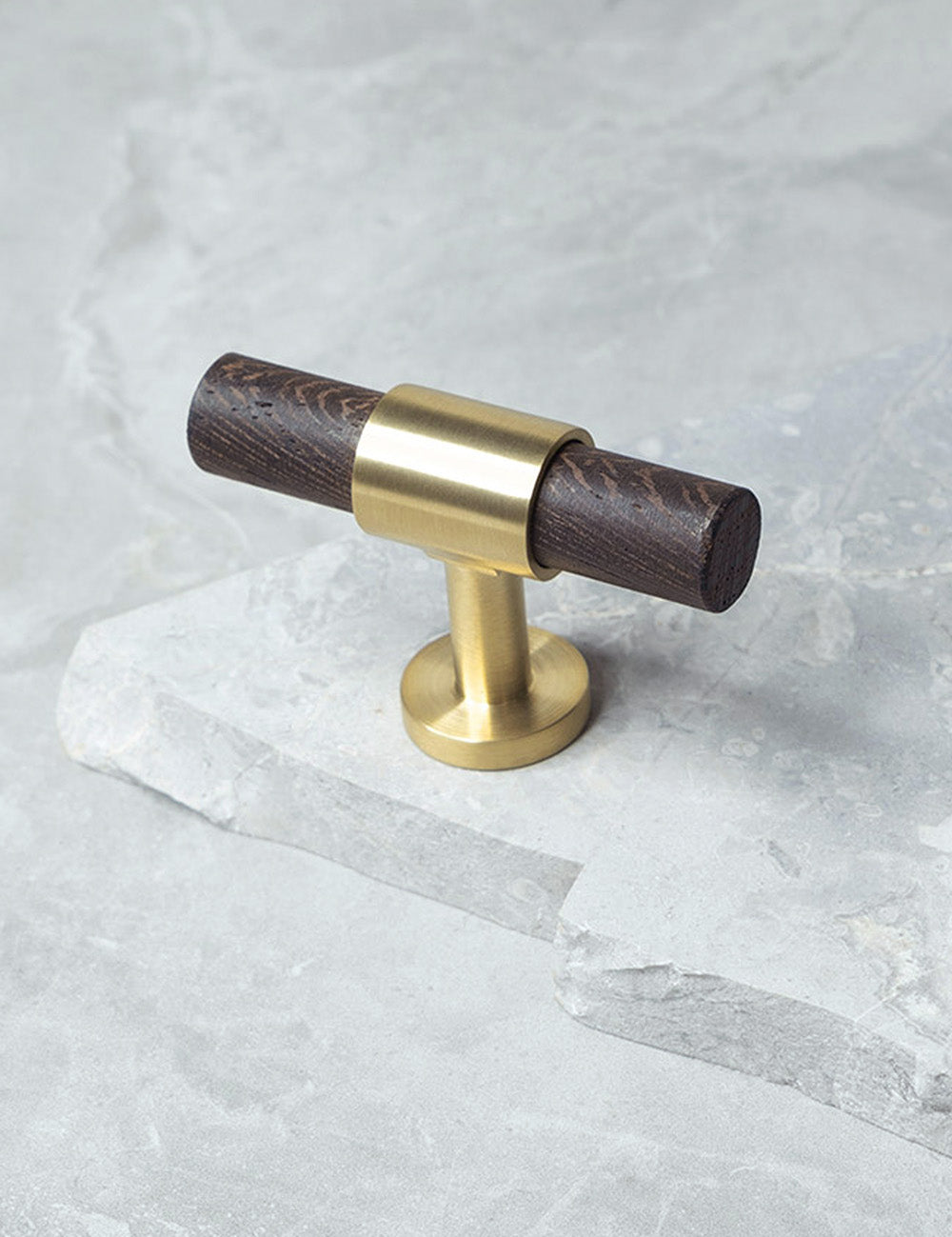 SIGNATURE 20 - T-bar handle 60 mm - Satin Brass / Wengé by BRANDT Copenhagen 