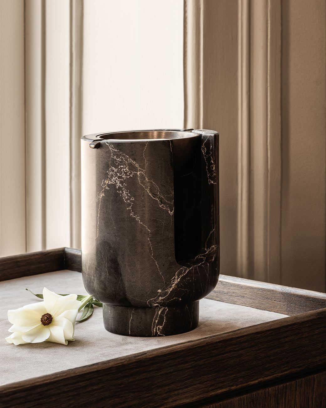 brandtcph-aura-oilburner-shadow-black-burnished-brass_1tiff.jpg