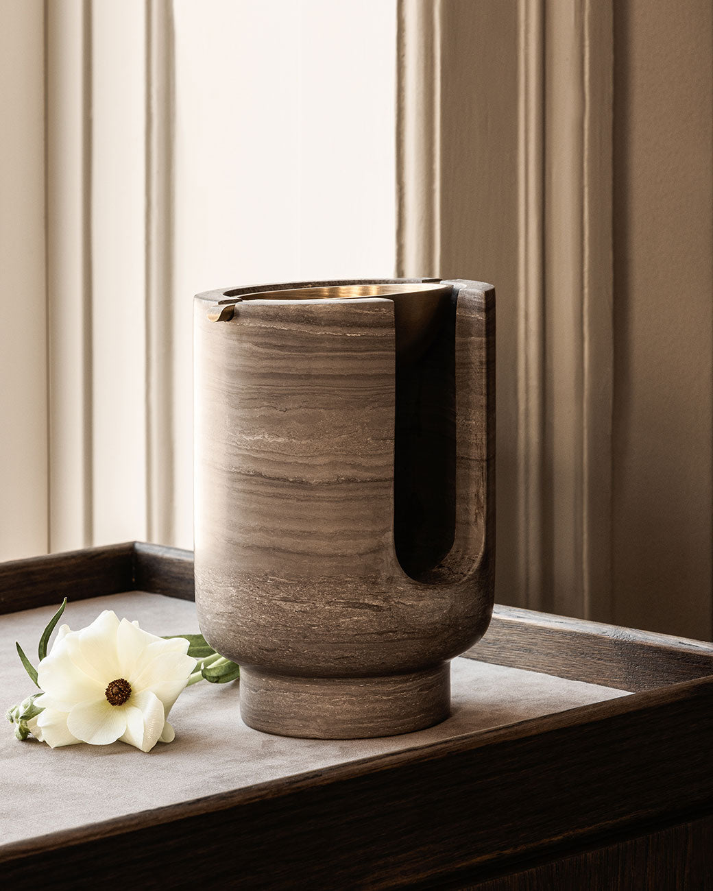 brandtcph-aura-oilburner-smoke-grey-satin-brass_1tiff_988f969a-0574-4c46-a063-effc8d9d94e8.jpg