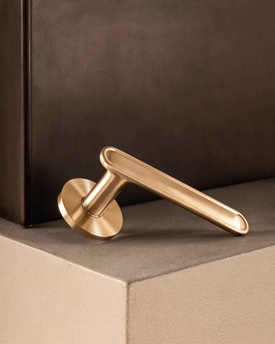 END door handle in Brushed Brass/Wenge – BRANDT Copenhagen