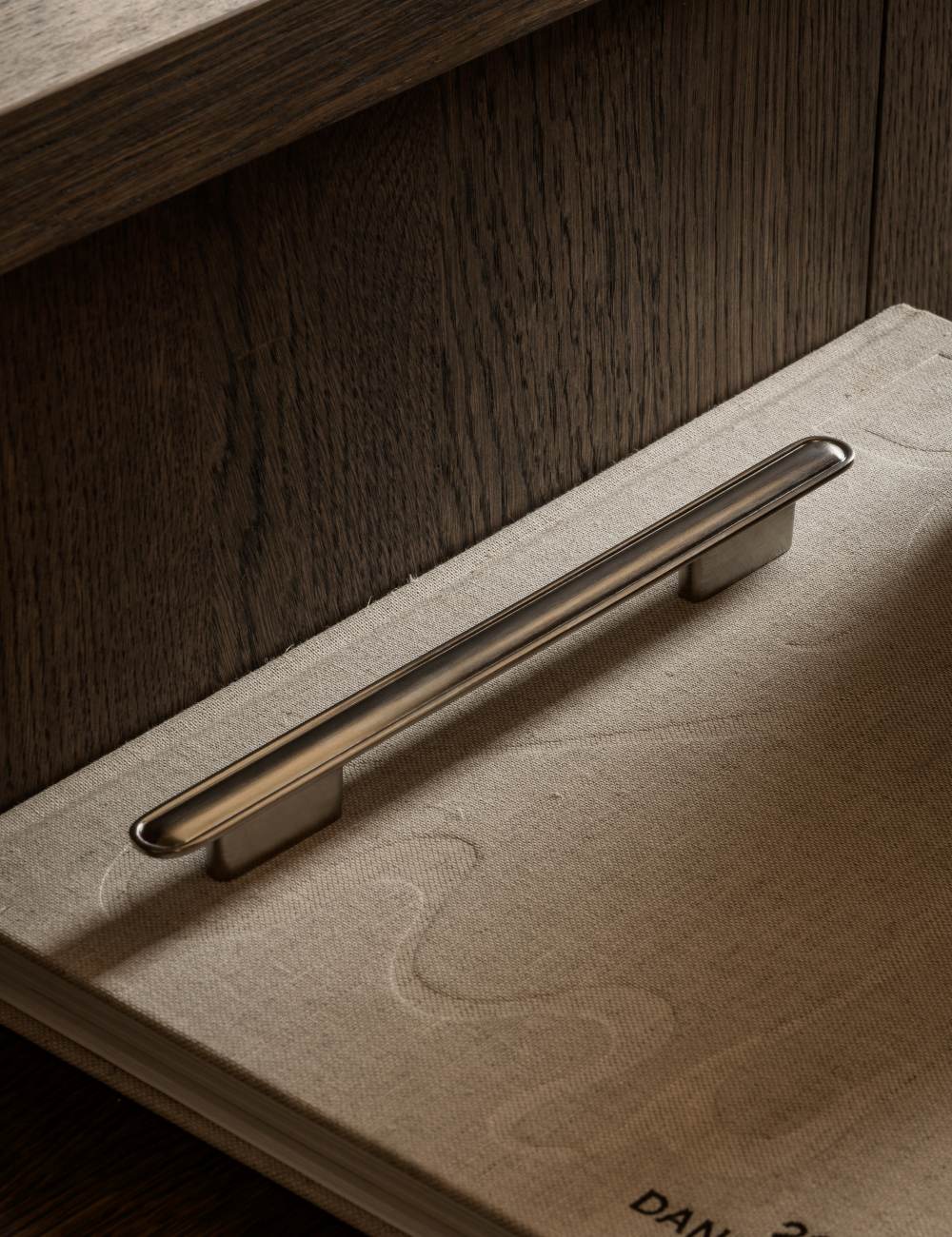 BUTTON pull bar 250 mm - Satin Nickel – BRANDT Copenhagen
