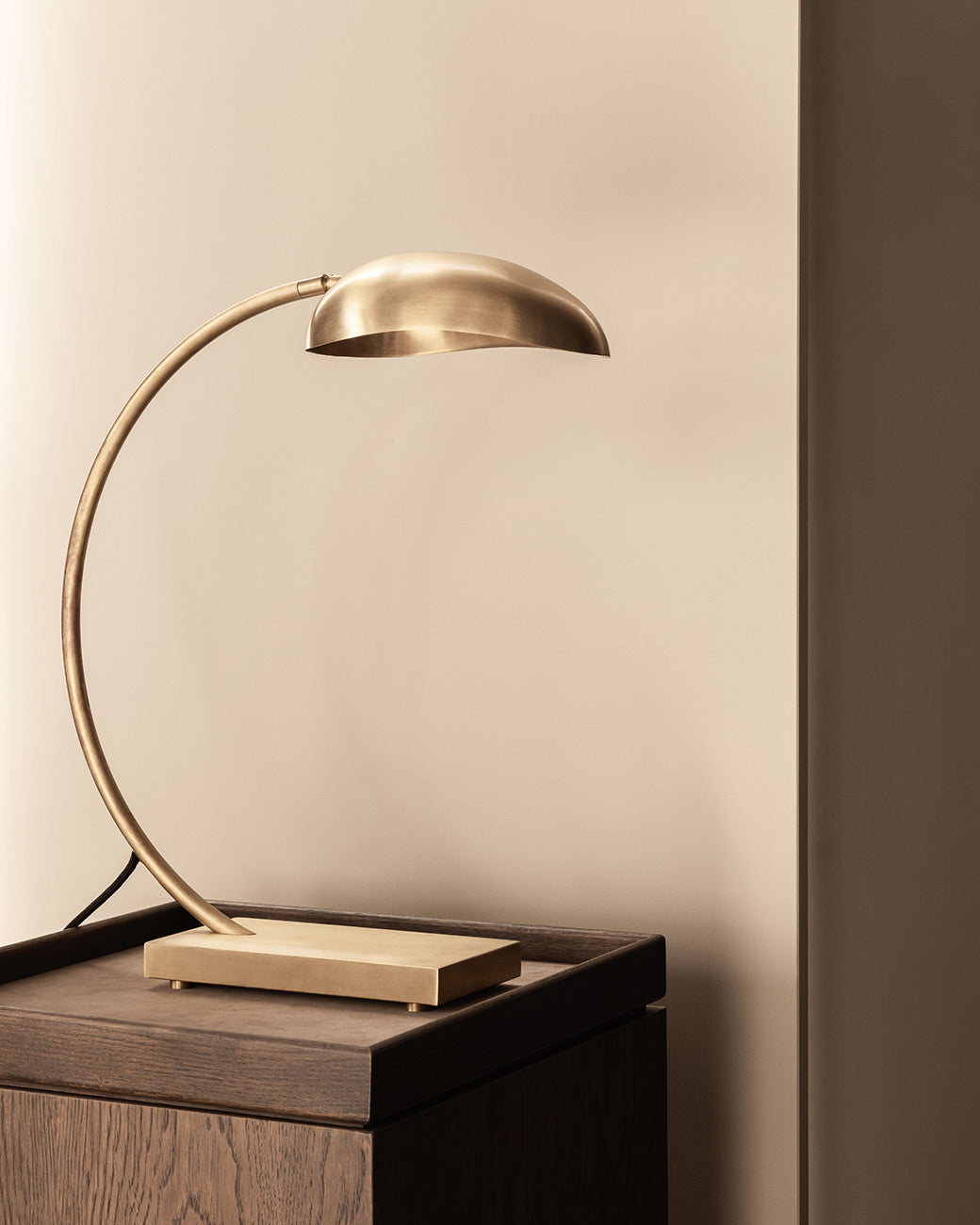 brandtcph-grace-table-lamp-satin-brass_1tiff.jpg