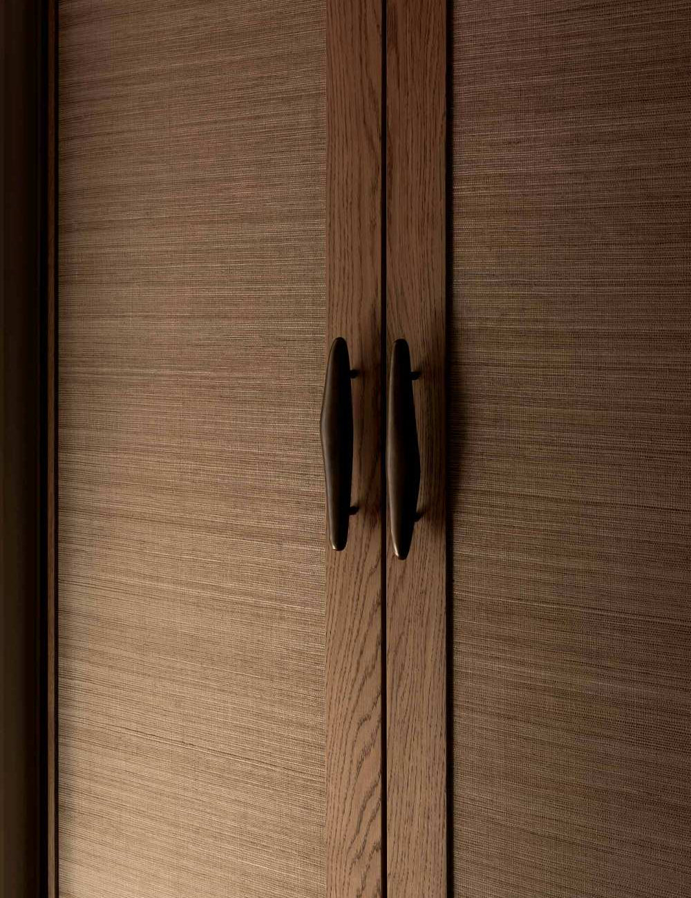 NOBLE pull bar long in Burnished Brass patina. Part of our organic hardware collection designet by Julie Brandt for BRANDT Copenhagen. The collection constist of cabinet knobs, T-bars, pull bars and hooks