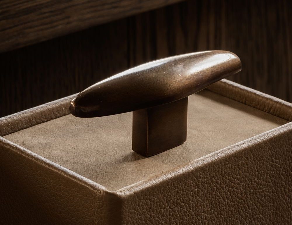 NOBLE T-bar in Burnishes Brass patina.The T-bar is made of solid brass and designed by Julie Brandt for BRANDT Copenhagen. 