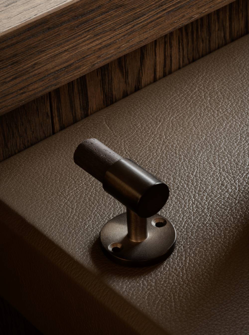 SIGNATURE hook for tea towels or bathroom towels made of solid brass with finish in Burnished Brass and wenge. Designed by Julie Brandt for BRANDT Copenhagen. 