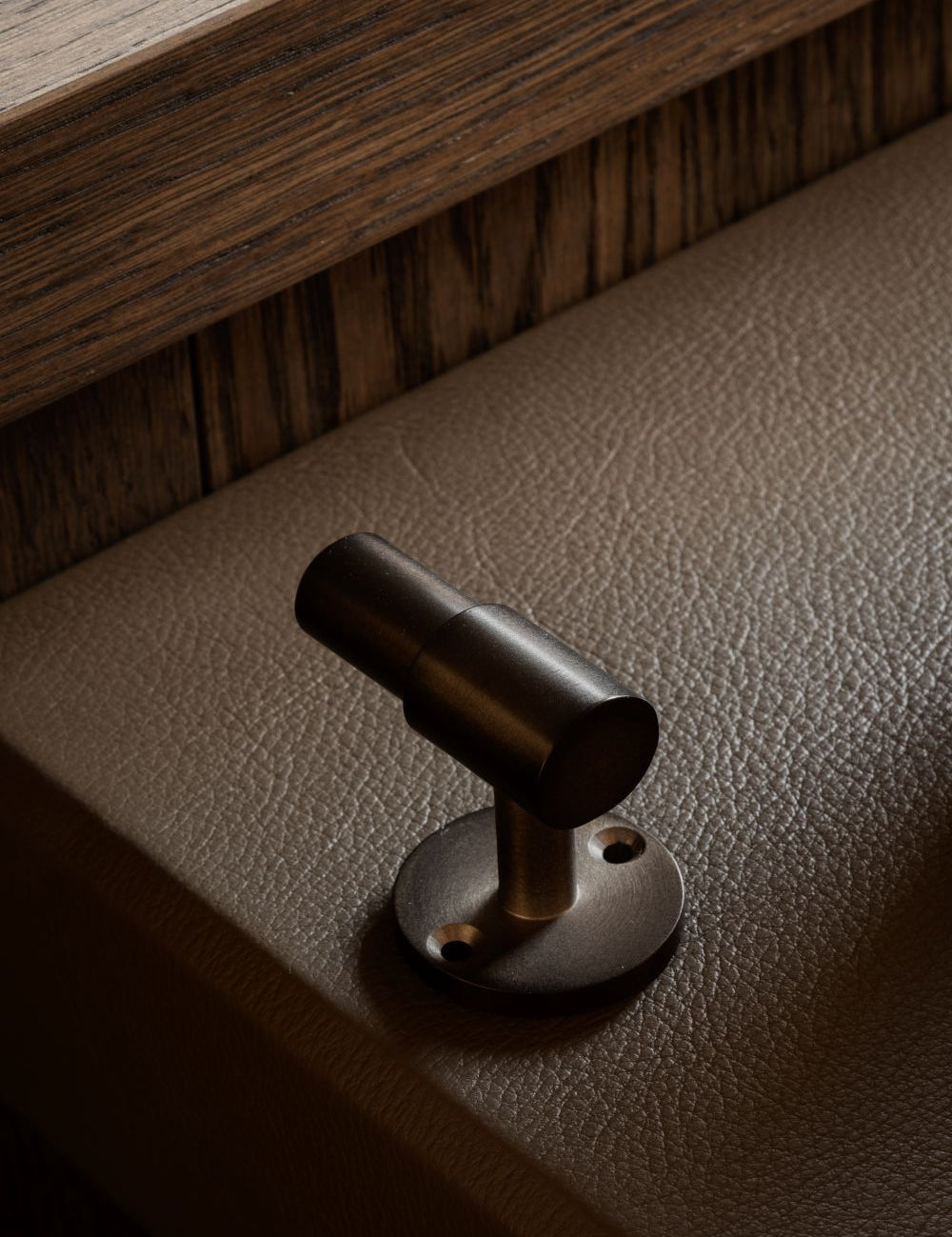 SIGNATURE hook for tea towels or bathroom towels made of solid brass with finish in Burnished Brass. Designed by Julie Brandt for BRANDT Copenhagen.