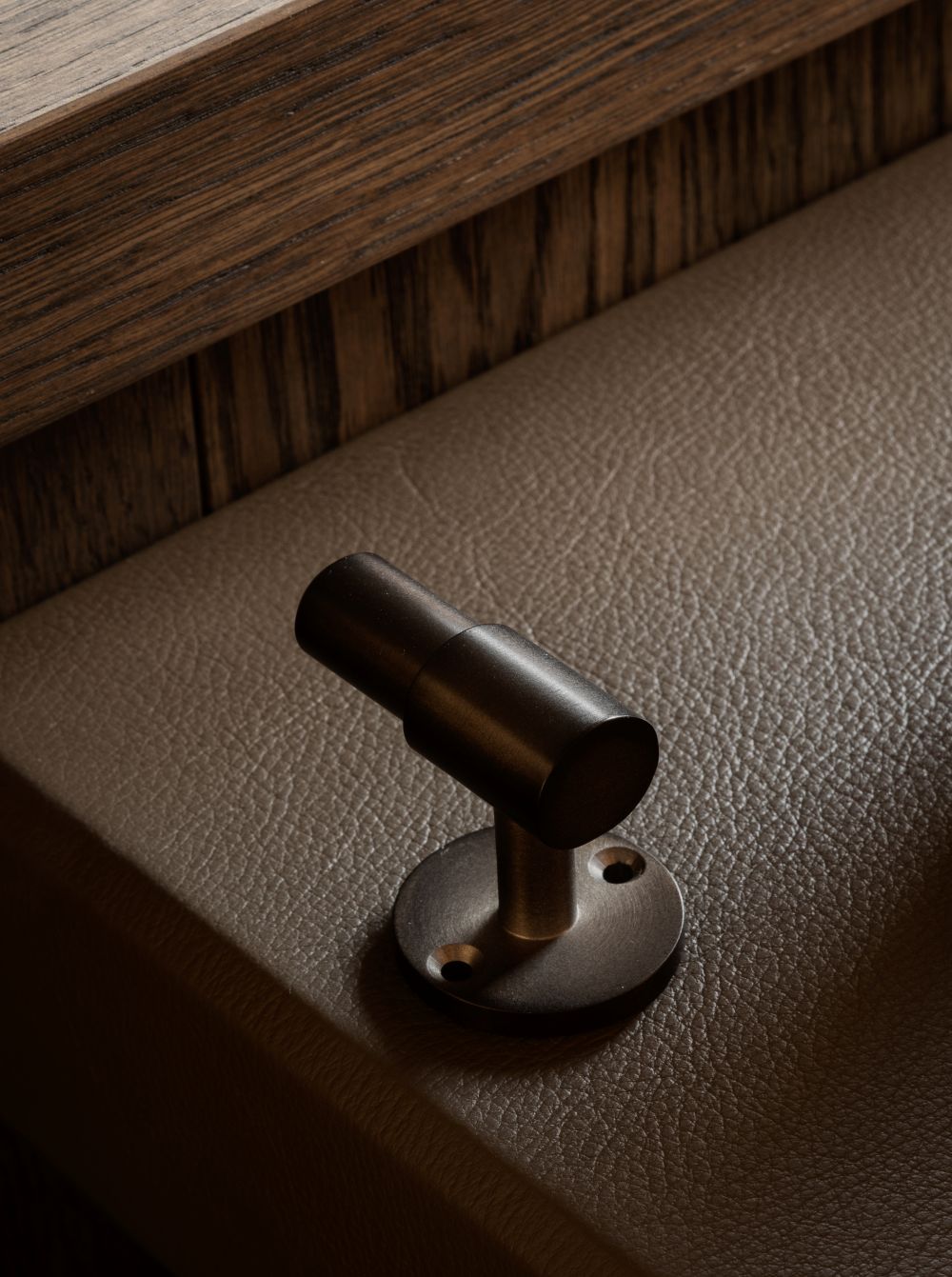 SIGNATURE hook for tea towels or bathroom towels made of solid brass with finish in Burnished Brass. Designed by Julie Brandt for BRANDT Copenhagen.