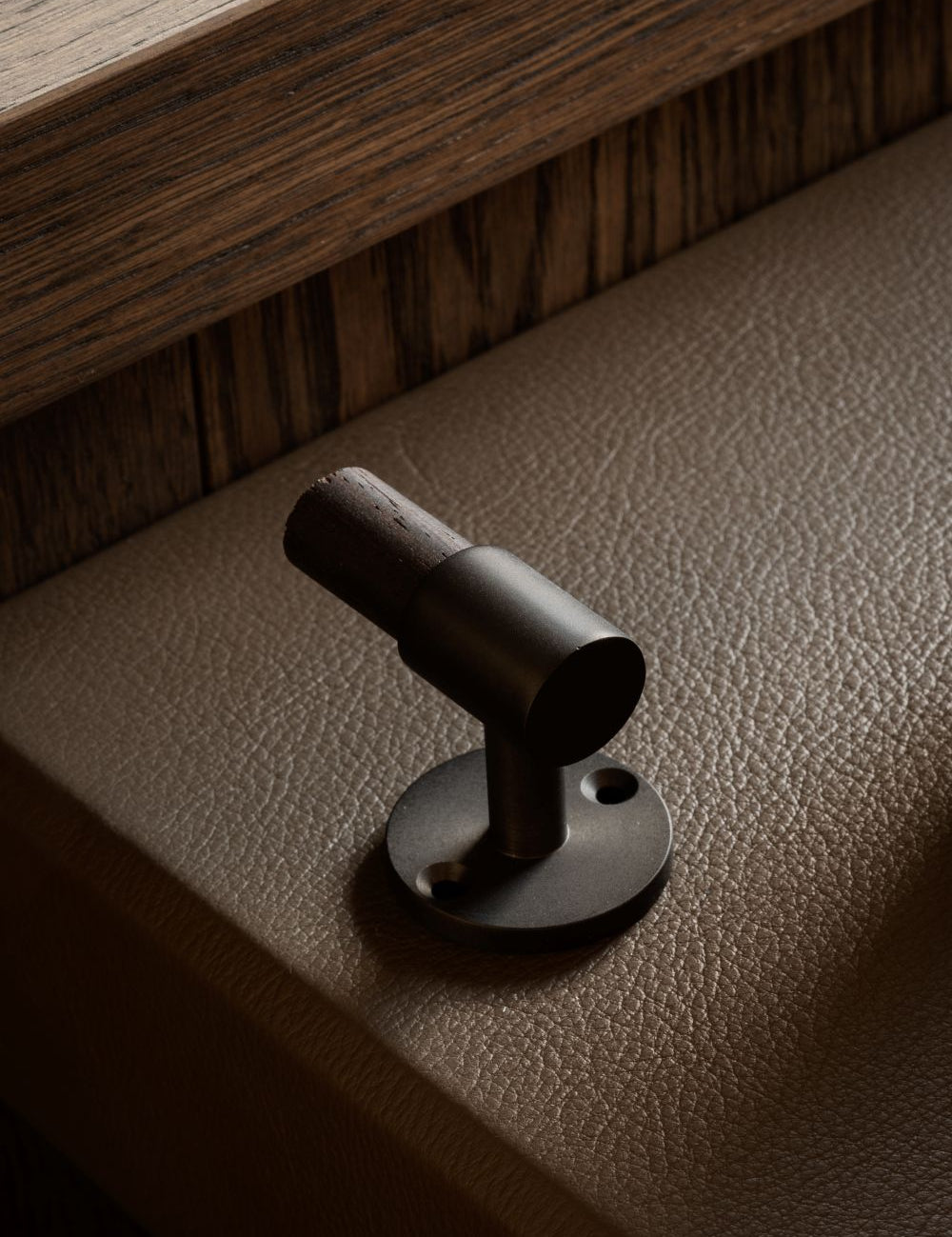 SIGNATURE hook for tea towels or bathroom towels made of solid brass with finish in Nearly Black and Wenge. Designed by Julie Brandt for BRANDT Copenhagen.