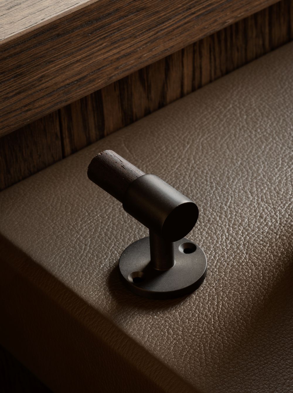 SIGNATURE hook for tea towels or bathroom towels made of solid brass with finish in Nearly Black and Wenge. Designed by Julie Brandt for BRANDT Copenhagen.