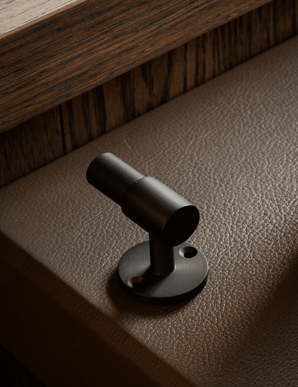 SIGNATURE hook for tea towels or bathroom towels made of solid brass with finish in Nearly Black. Designed by Julie Brandt for BRANDT Copenhagen.