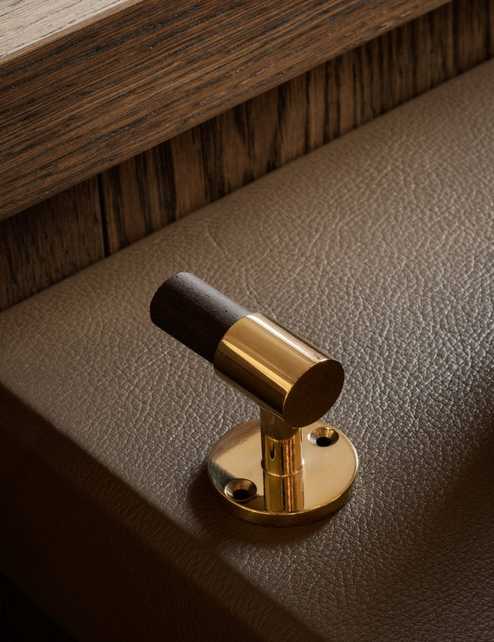 SIGNATURE hook for tea towels or bathroom towels made of solid brass with finish in Polished Brass and Wenge. Designed by Julie Brandt for BRANDT Copenhagen.