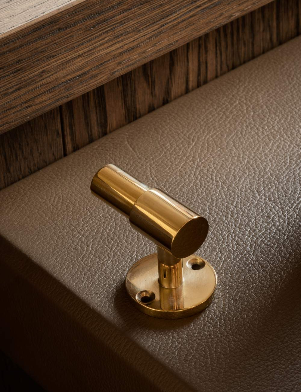 SIGNATURE hook for tea towels or bathroom towels made of solid brass with finish in Polished Brass. Designed by Julie Brandt for BRANDT Copenhagen.