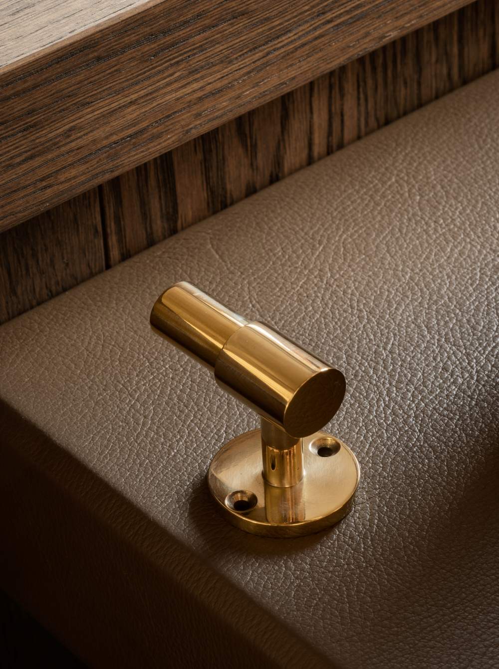SIGNATURE hook for tea towels or bathroom towels made of solid brass with finish in Polished Brass. Designed by Julie Brandt for BRANDT Copenhagen.