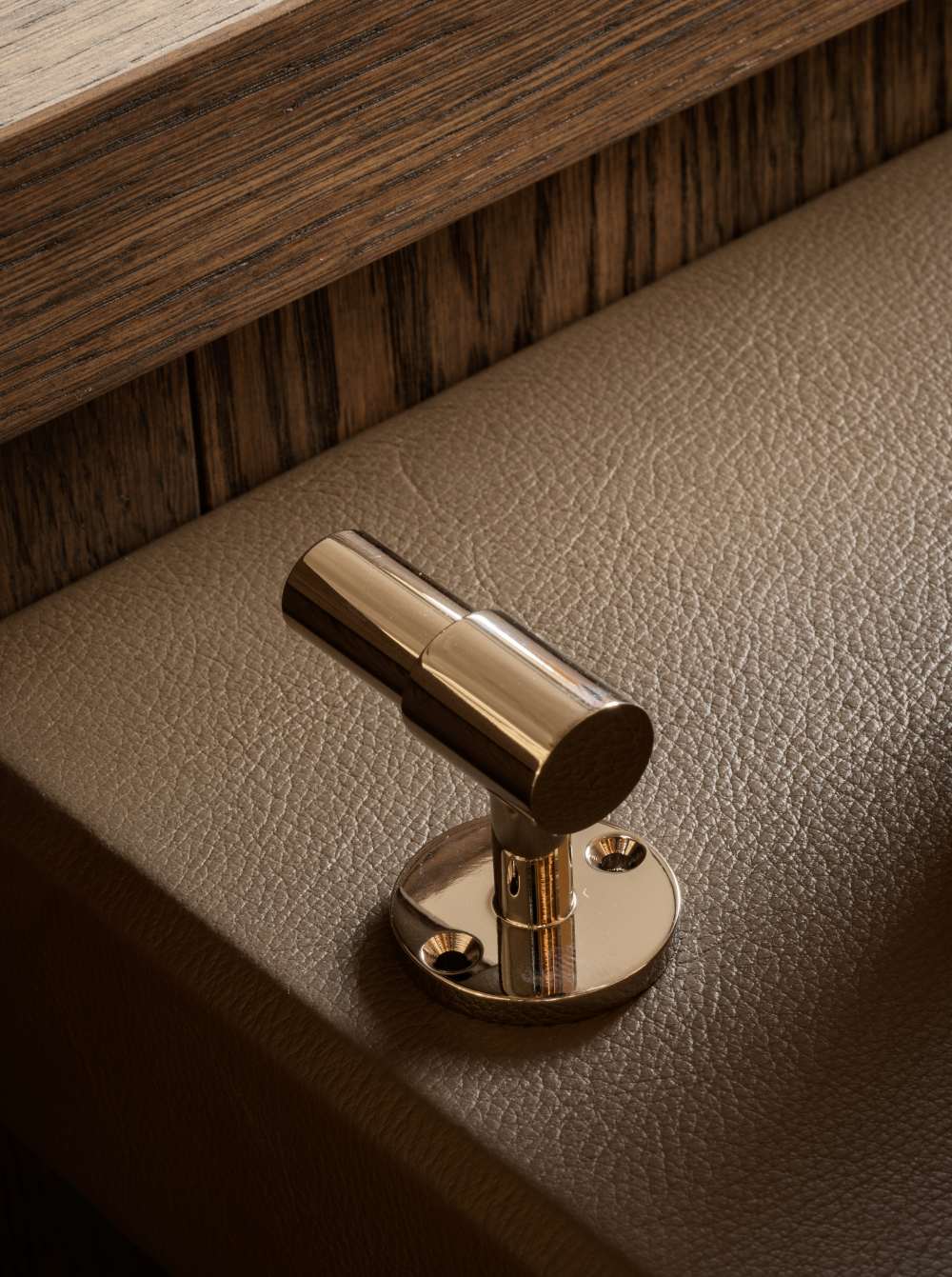 SIGNATURE hook for tea towels or bathroom towels made of solid brass with finish in Polished Nickel. Designed by Julie Brandt for BRANDT Copenhagen.