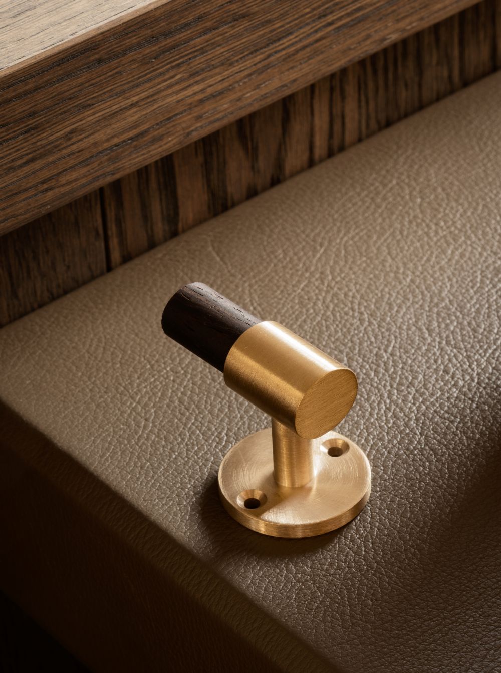 SIGNATURE hook for tea towels or bathroom towels made of solid brass with finish in Satin Brass. Designed by Julie Brandt for BRANDT Copenhagen.
