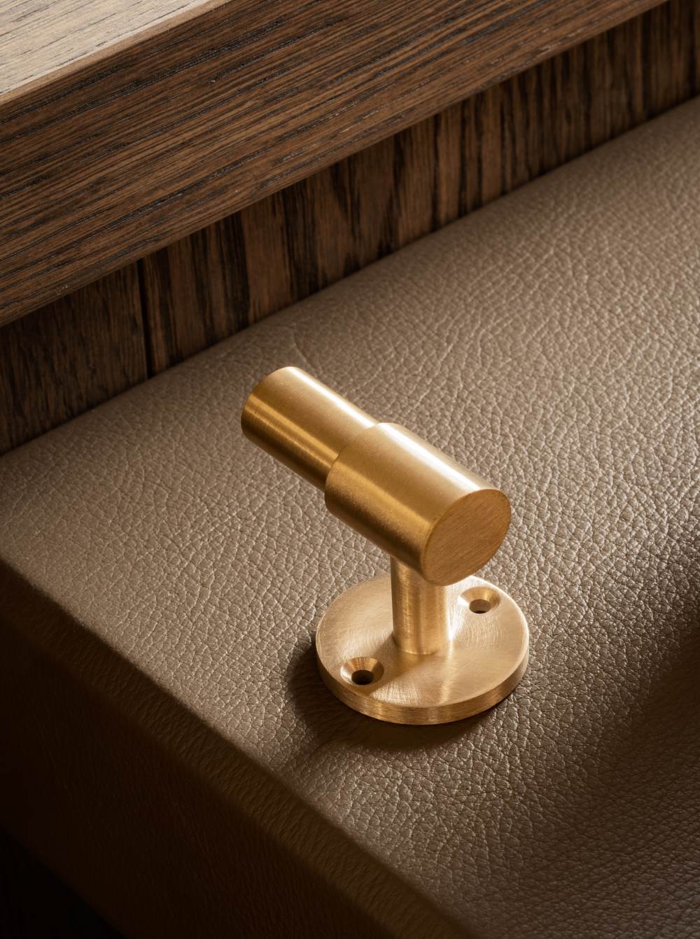 SIGNATURE hook for tea towels or bathroom towels made of solid brass with finish in Satin Brass. Designed by Julie Brandt for BRANDT Copenhagen.