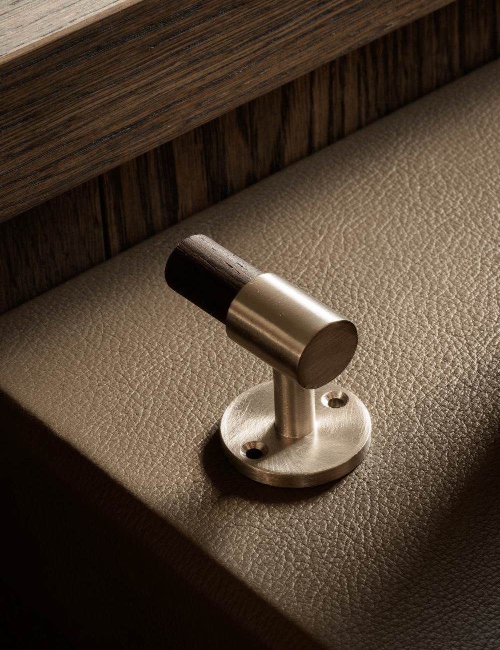 SIGNATURE hook for tea towels or bathroom towels made of solid brass with finish in Satin Nickel and Wenge. Designed by Julie Brandt for BRANDT Copenhagen.