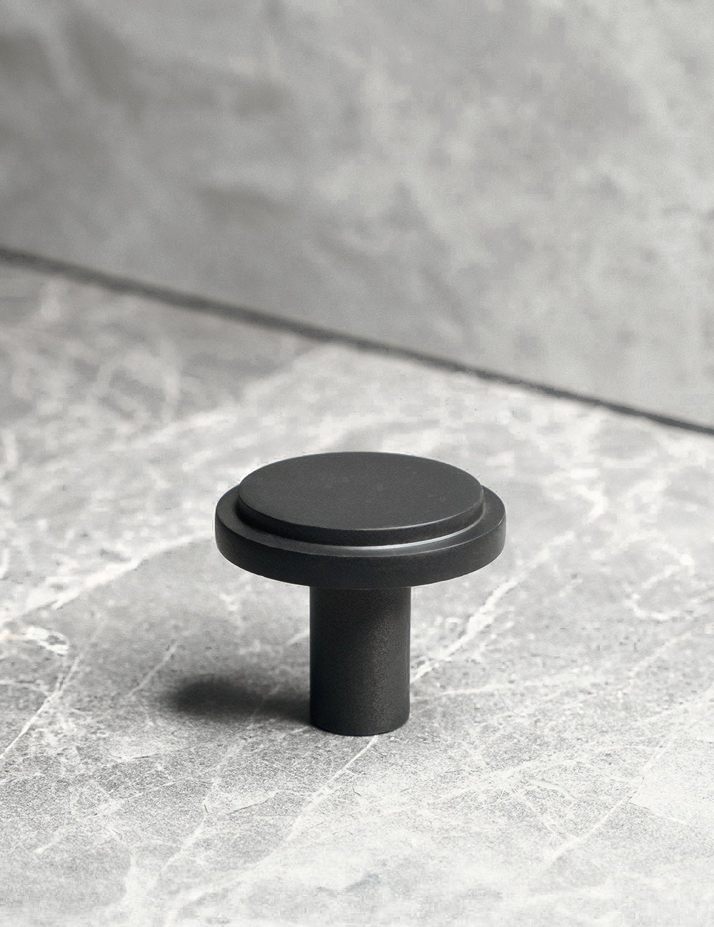 SIGNATURE knob - Nearly Black by BRANDT Copenhagen 