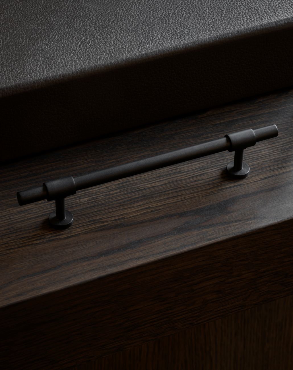 Cabinet pull SIGNATURE slim pull bar 182 mm in Nearly Black. Modern luxury cabinet handles made of solid brass by BRANDT Copenhagen.