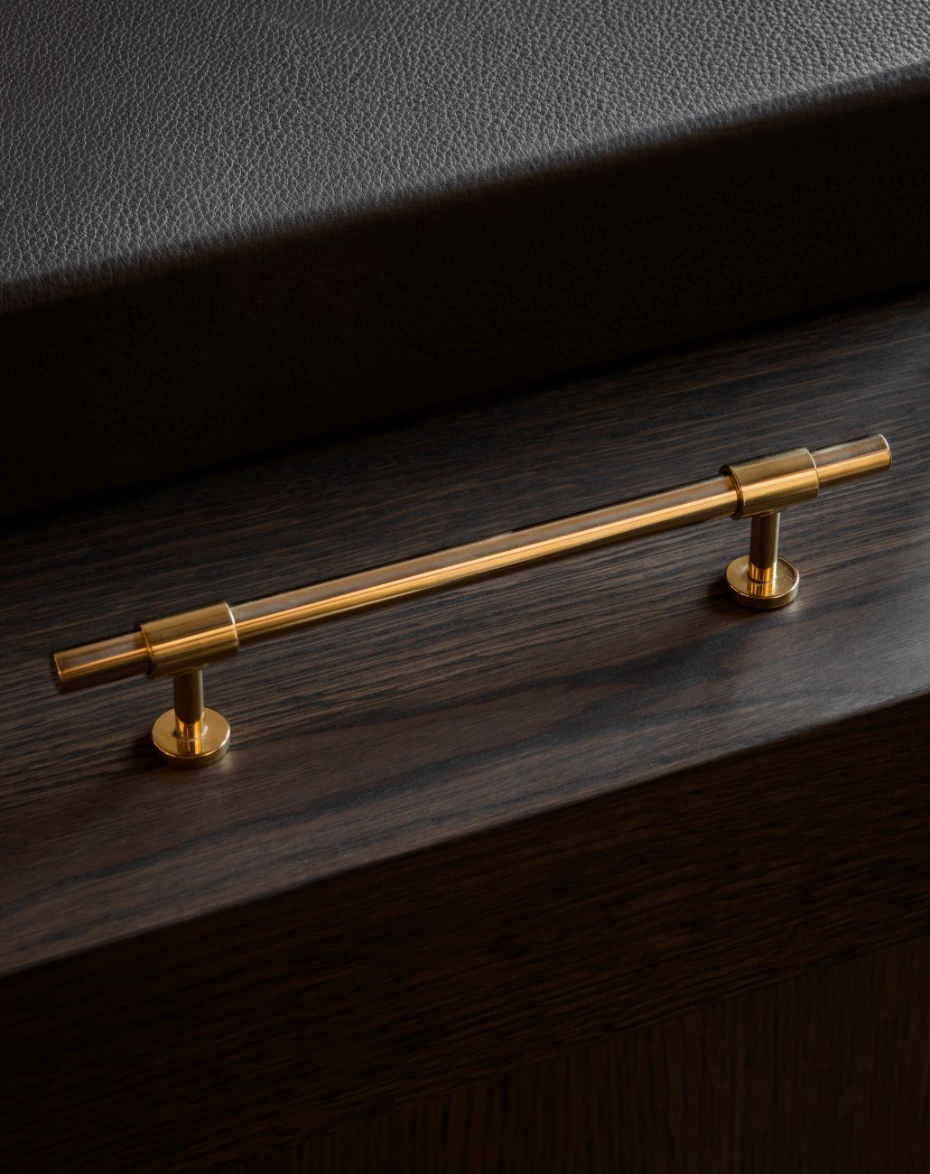 SIGNATURE slim pull bar 182 mm in Polished Brass. Modern luxury cabinet handles made of solid brass by BRANDT Copenhagen.