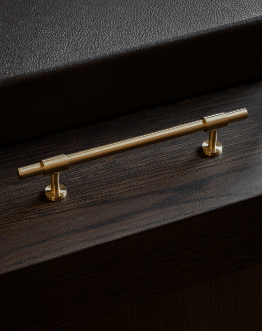 Cabinet handle SIGNATURE slim pull bar 182 mm in Satin Brass. Modern luxury cabinet hardware made of solid brass by BRANDT Copenhagen.