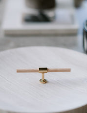 SIGNATURE slim - T-bar 107 mm - Polished Brass / Oak by BRANDT Copenhagen 