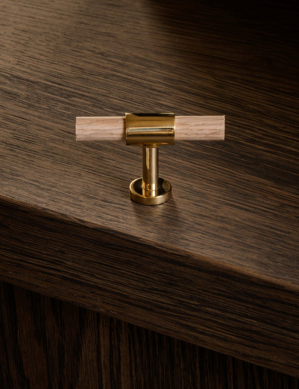  Oak. Modern luxury kitchen cabinet handles made of solid brass by BRANDT Copenhagen.