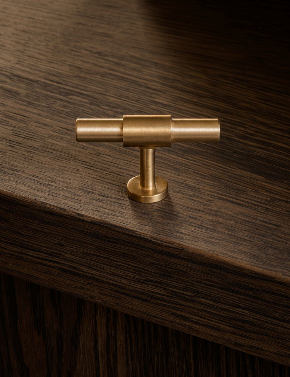 Cabinet handle SIGNATURE slim T-bar 54 mm in Satin Brass. Modern kitchen cabinet handles made of solid brass by BRANDT Copenhagen.
