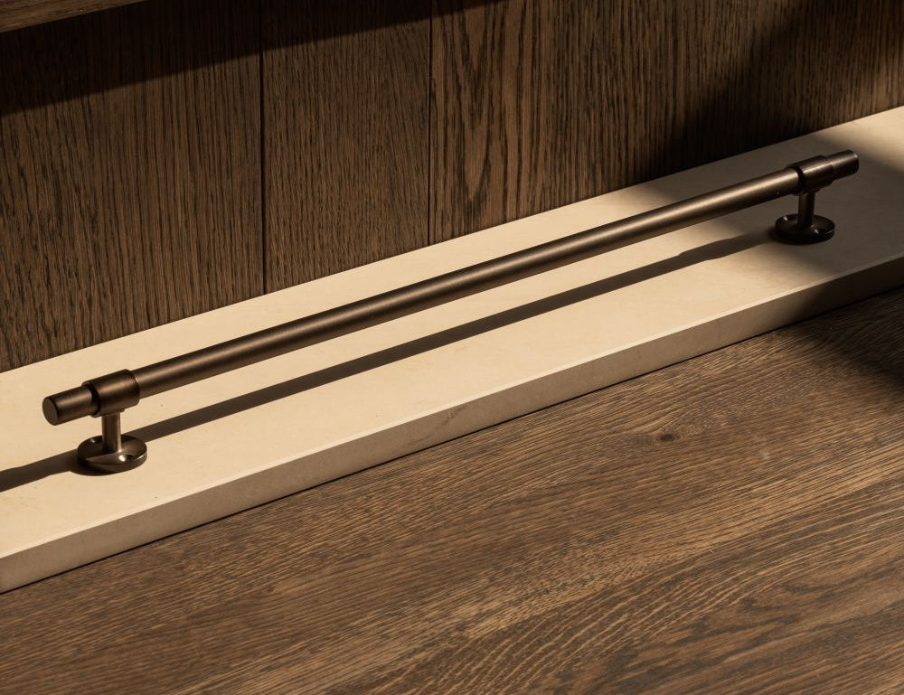 SIGNATURE 30 Tea towel bar 450 mm. Luxury kitchen hardware made of solid brass by BRANDT Copenhagen. 