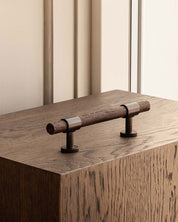 SIGNATURE 20 - pull bar 156 mm - Burnished Brass / Wengé