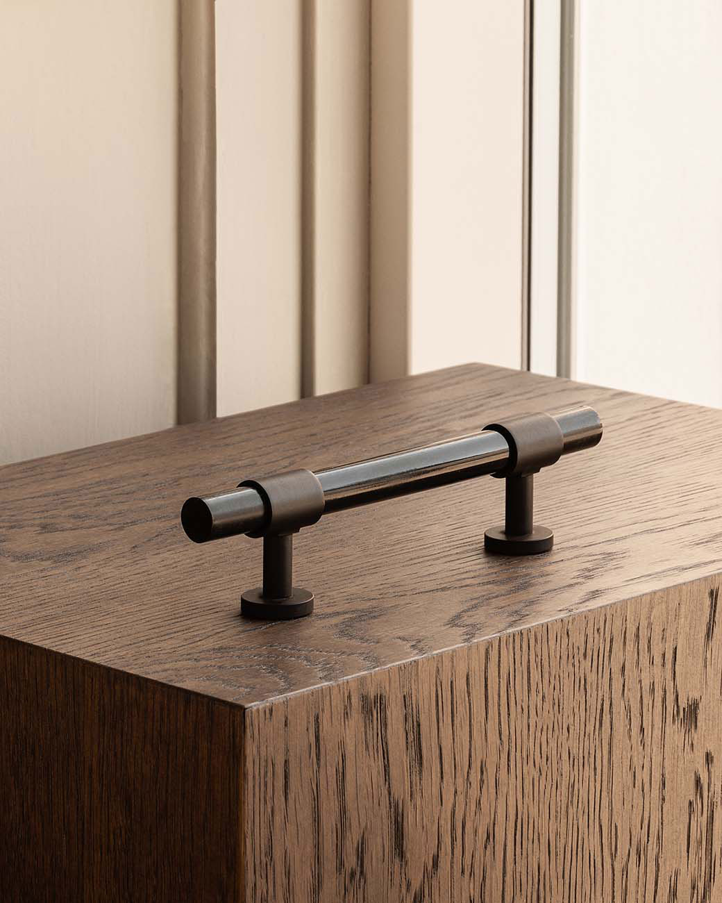 brandtcph-signature20-pull-bar-156mm-nearly-black-black-horn_1tiff.jpg