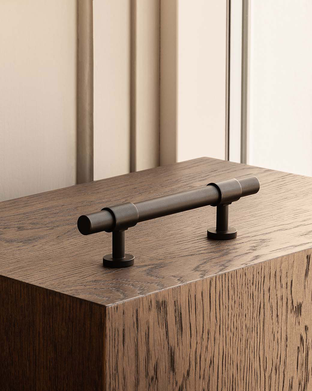 brandtcph-signature20-pull-bar-156mm-nearly-black_1tiff.jpg
