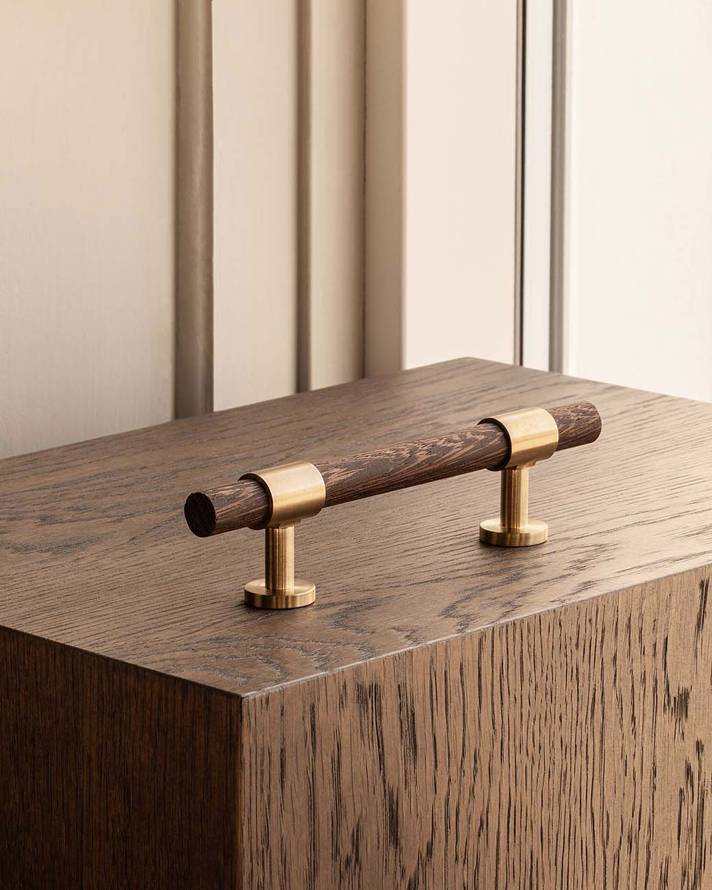 brandtcph-signature20-pull-bar-156mm-satin-brass-wenge-1tiff.jpg
