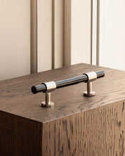 SIGNATURE 20 - pull bar 156 mm - Satin Nickel / Black Horn