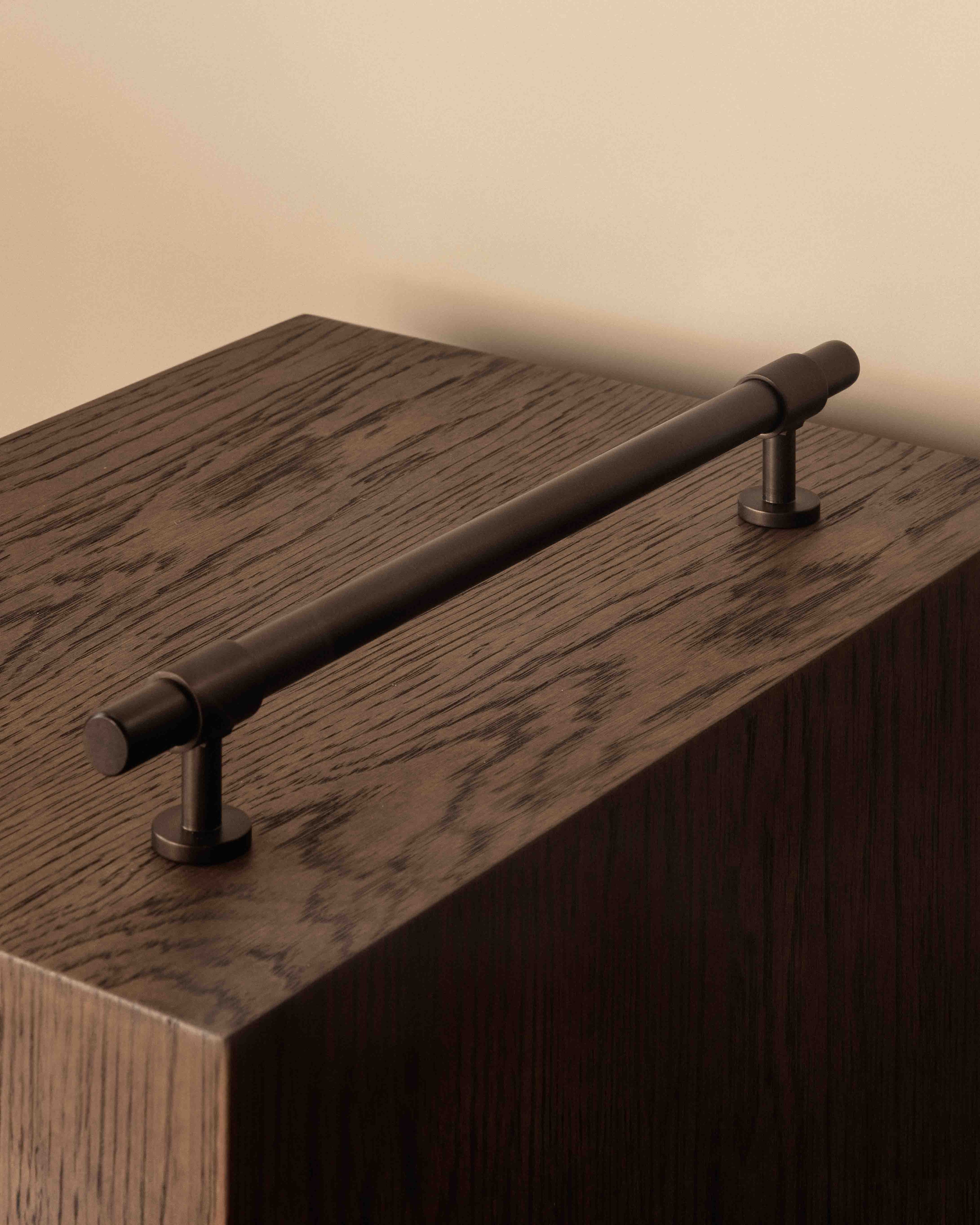 SIGNATURE 20 - pull bar 284 mm - Burnished Brass