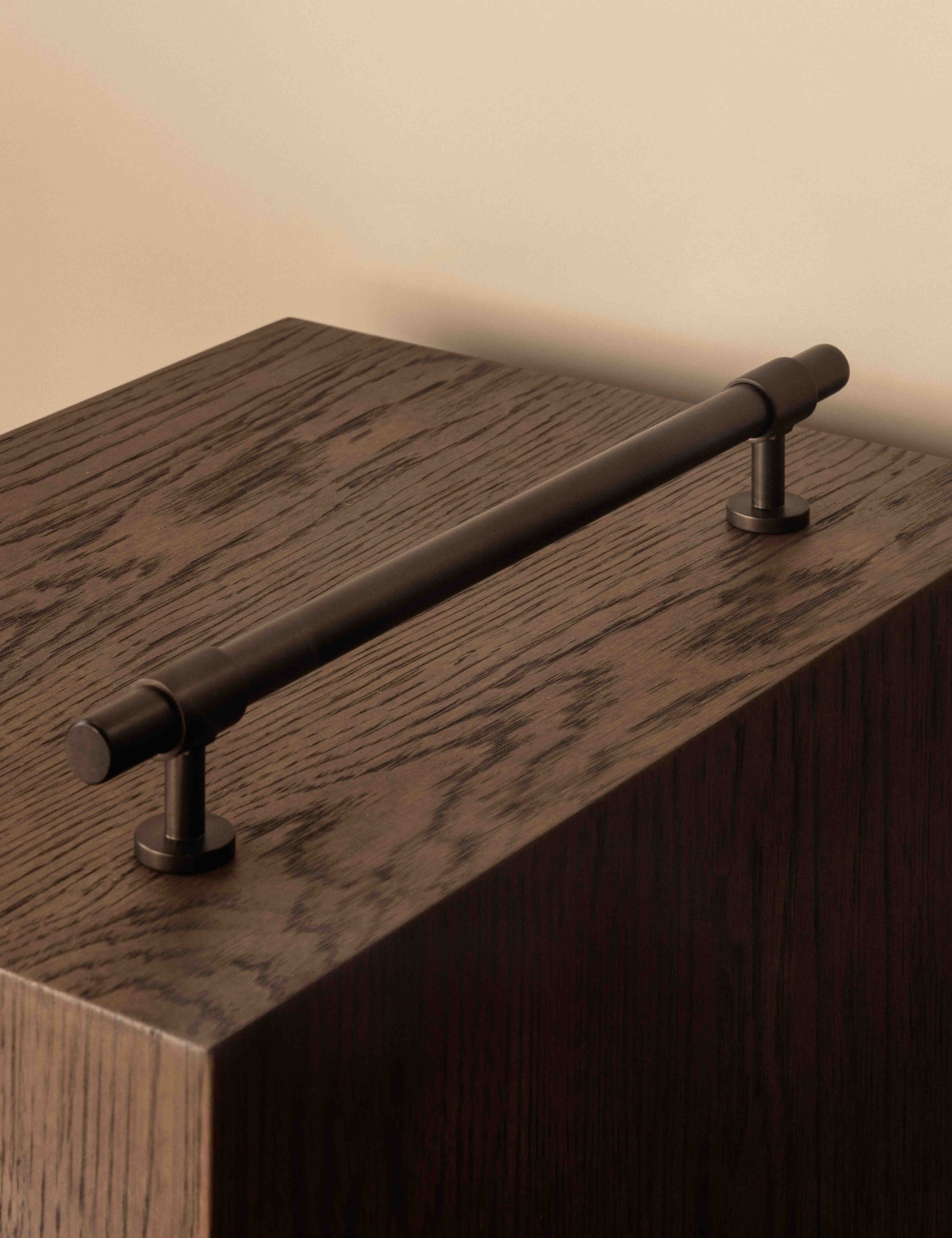 brandtcph-signature20-pull-bar-284mm-burnished-brass_1tiff.jpg
