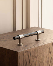 SIGNATURE 20 - pull bar 156 mm - Polished Nickel / Black Horn